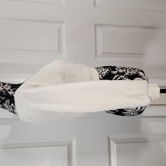 Akira Netflix With Thrills Cream Soft Teddy Long Sleeve Shirt M - Picture 5 of 10